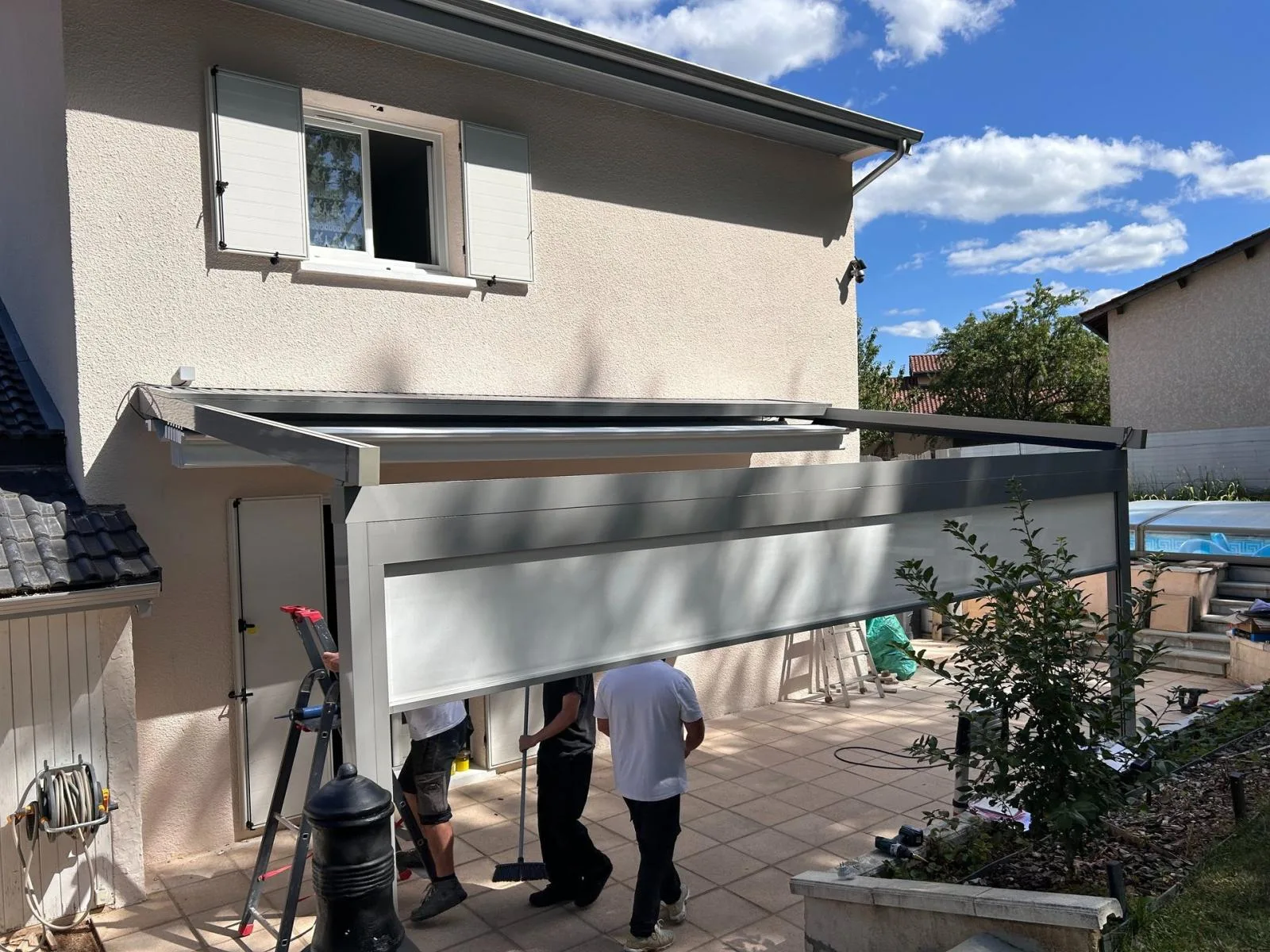 Réalisation pergola bioclimatique sur mesure 11